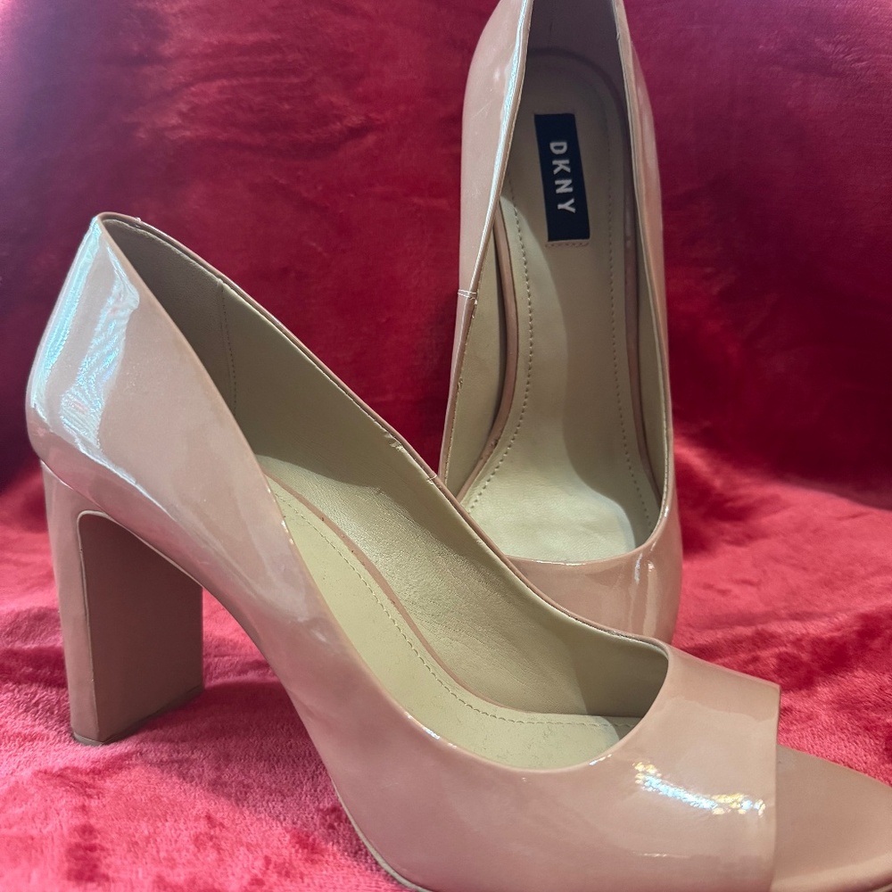 DKNY Womens Claudia Leather Peep Toe Classic Pumps, Size 8.5